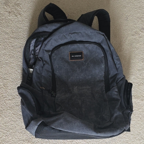 Quiksilver Gray Backpack with Padded Straps and Classic Design - Picture 1 of 5